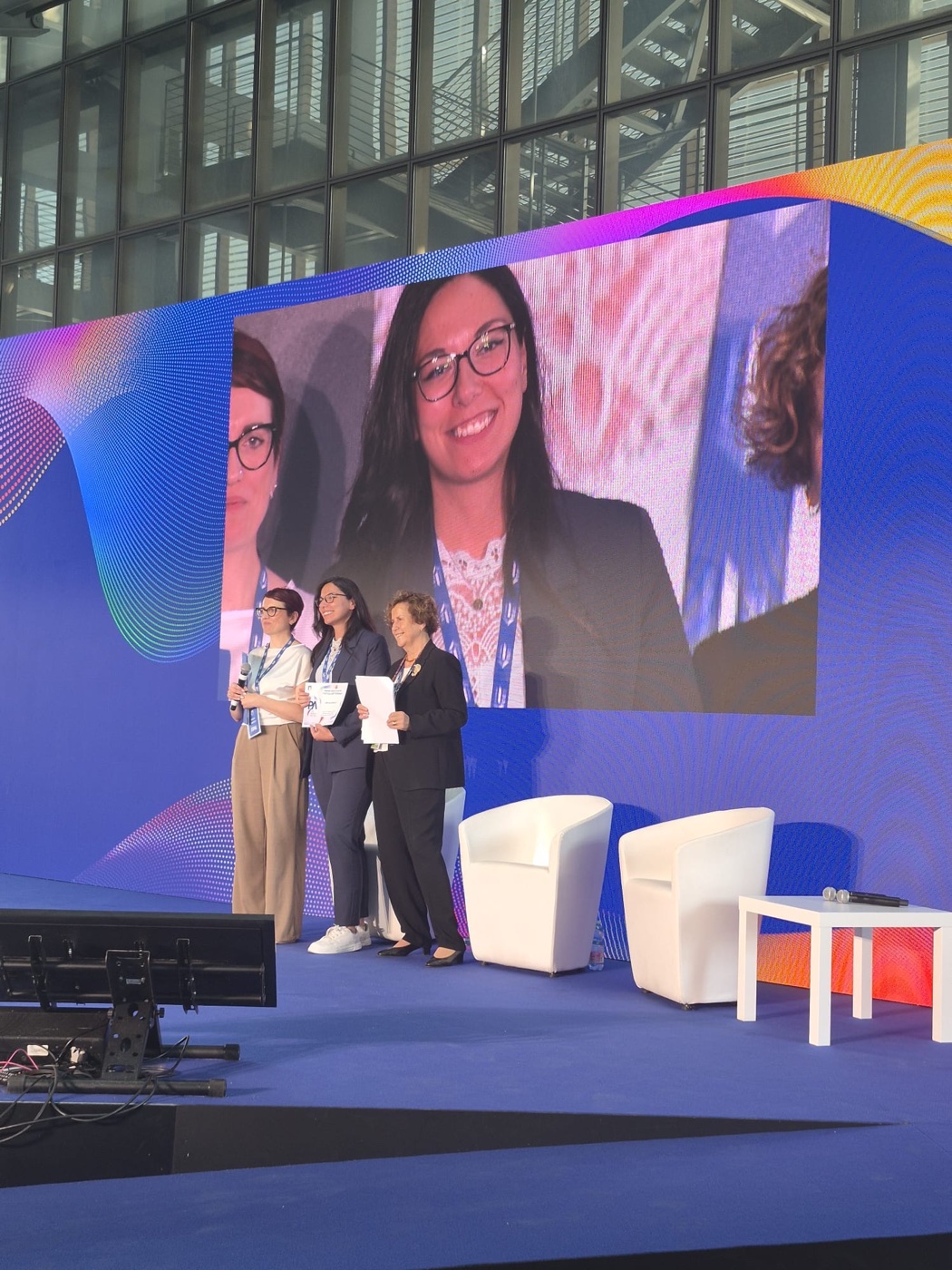 Cristina Improta receiving the Innovazione, Particolare Femminile Award